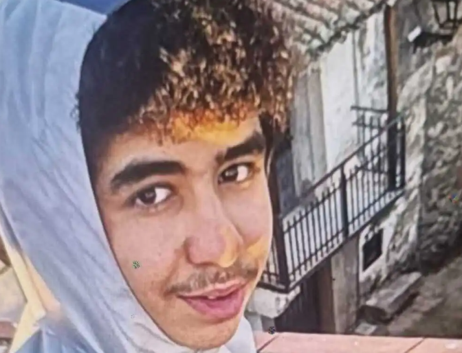 Imagen difundida en medios y redes del chico de 17 años desaparecido.