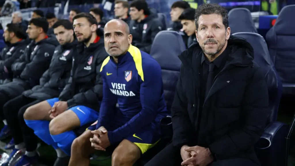 Diego Simeone, en el banquillo del Atlético en el estadio del Tottenham