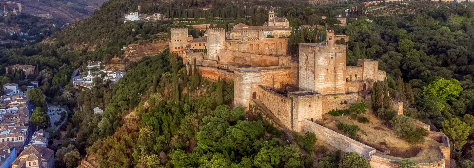 Foto: La ciudad preferida para viajar en Semana Santa para los españoles de clase media. (Diputación de Granada/Ramon-Martin)
