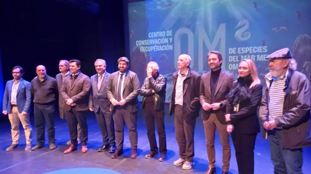 Las diferentes personalidades y autoridades que acudieron al acto de presentación del proyecto OM2