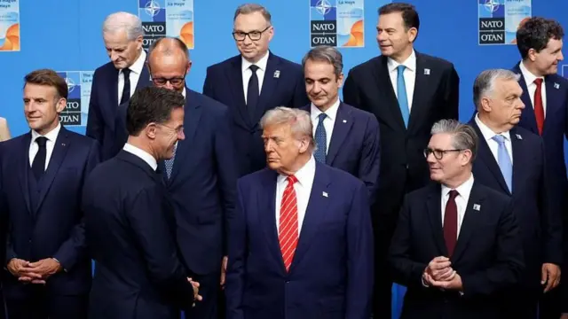 Trump junto a otros mandatarios y altos funcionarios integrantes de la OTAN