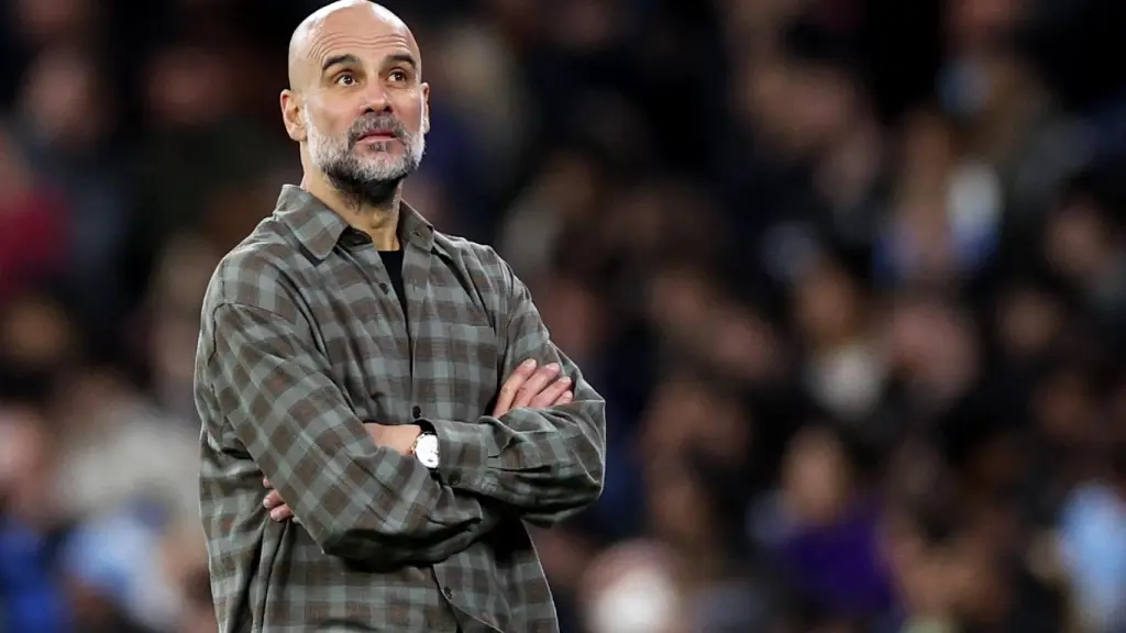 Guardiola, pensativo en la derrota ante el Real Madrid.
