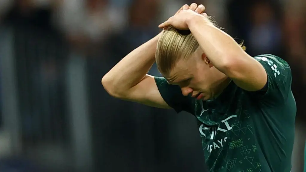 Haaland, abatido durante un instante del partido contra el Real Madrid