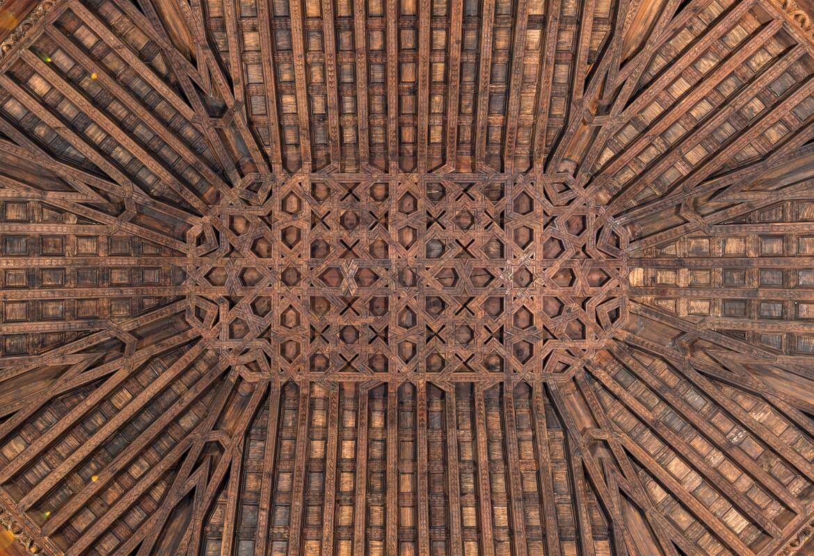 Foto: Esta iglesia madrileña sorprende por la riqueza de sus techumbres de madera con decoración de lazo de tradición mudéjar. (Comunidad de Madrid)