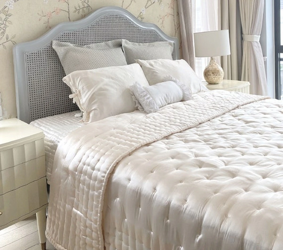 Adiós a la cama sosa: el truco de Dusk y su Vienna Quilted Satin Throw por solo 14€ - image 1