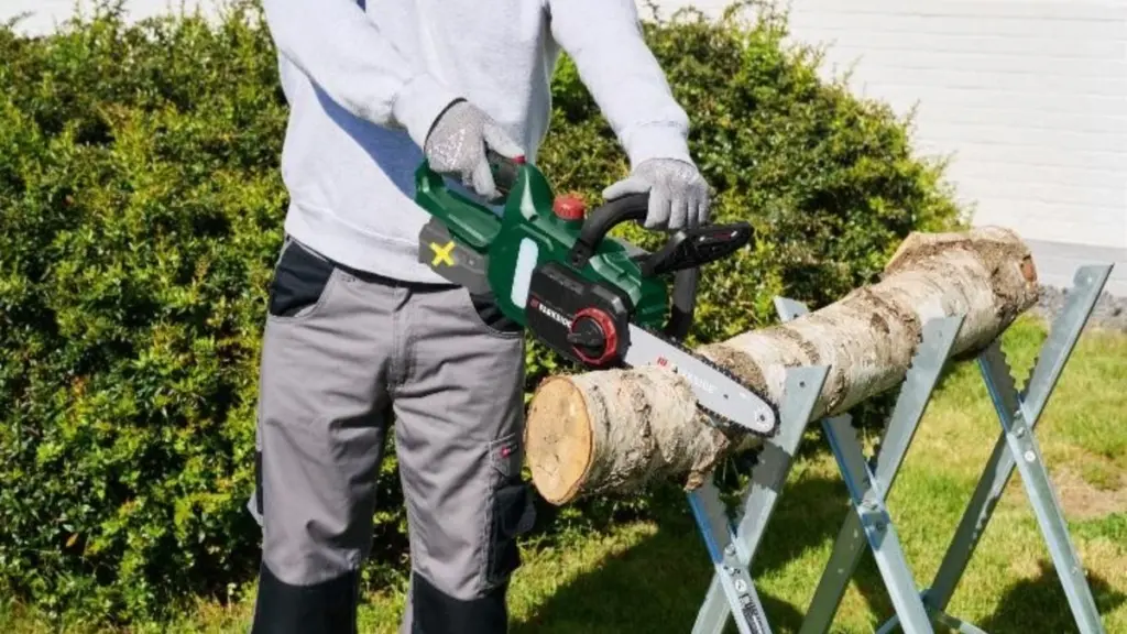 Adiós a la gasolina: la potente motosierra de Lidl Parkside X 20 V Team que agota stock