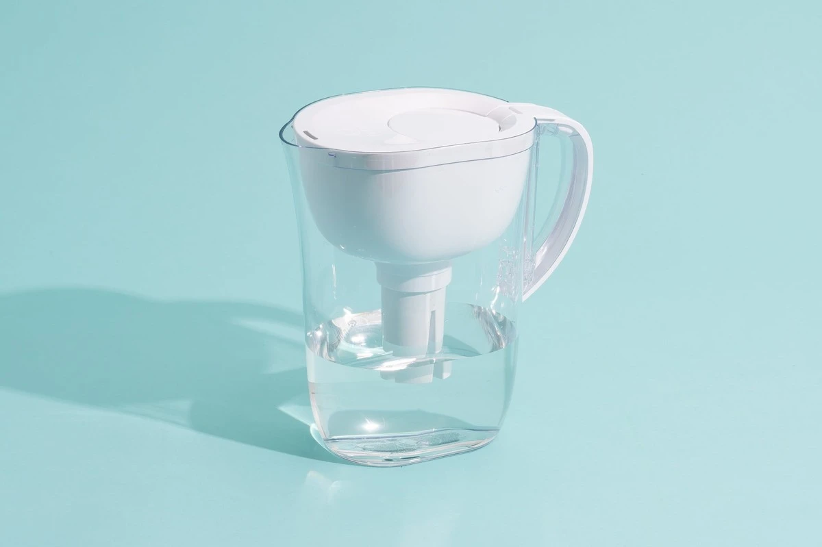 Adiós a las garrafas: la jarra purificadora de agua acrílica de Muji ahorra 300€ - image 1