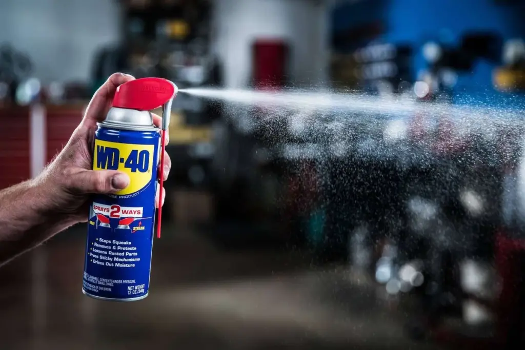 Adiós a las manchas y chirridos: los 12 usos de WD-40 de Alexis Rochester