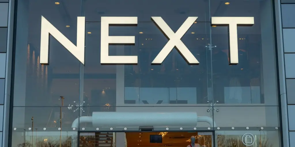 Adiós al blanco: la tendencia de Primavera en Next para un hogar de lujo