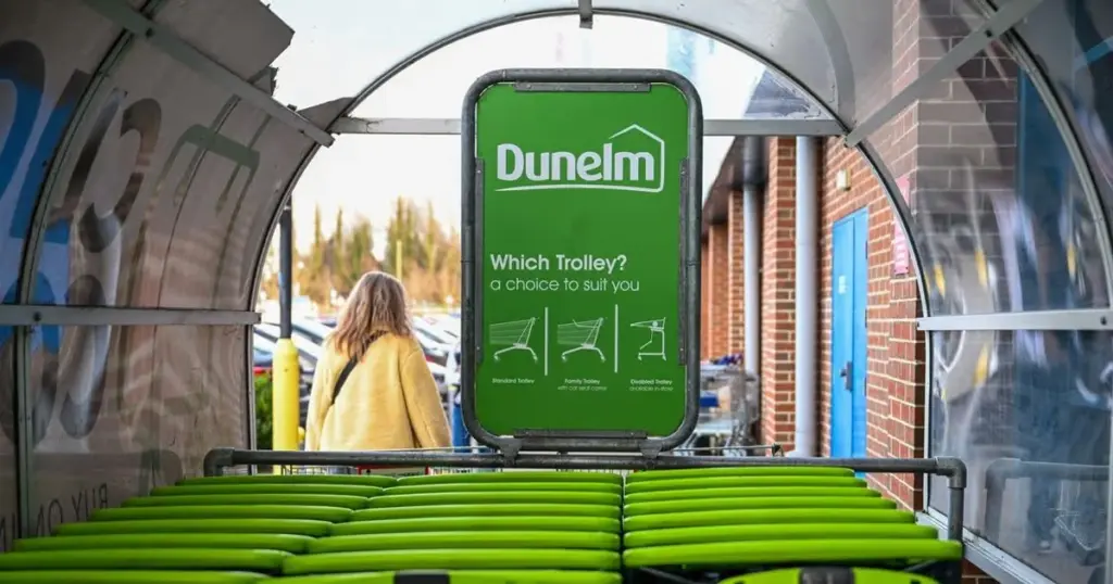Adiós al caos: el Zapatero de bambú con mesa de Dunelm por solo 20€