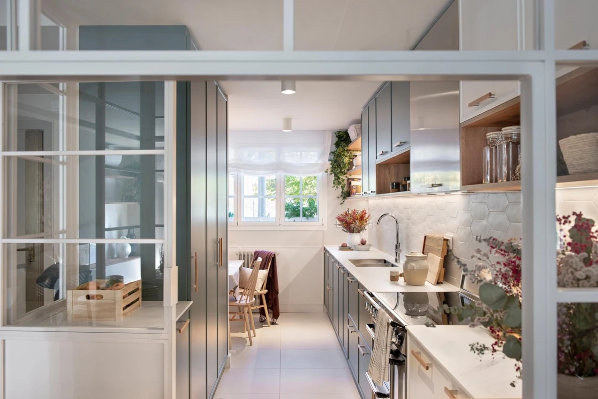 Adiós al espacio abierto: por qué tu cocina necesita este cambio de diseño de interiores - image 1