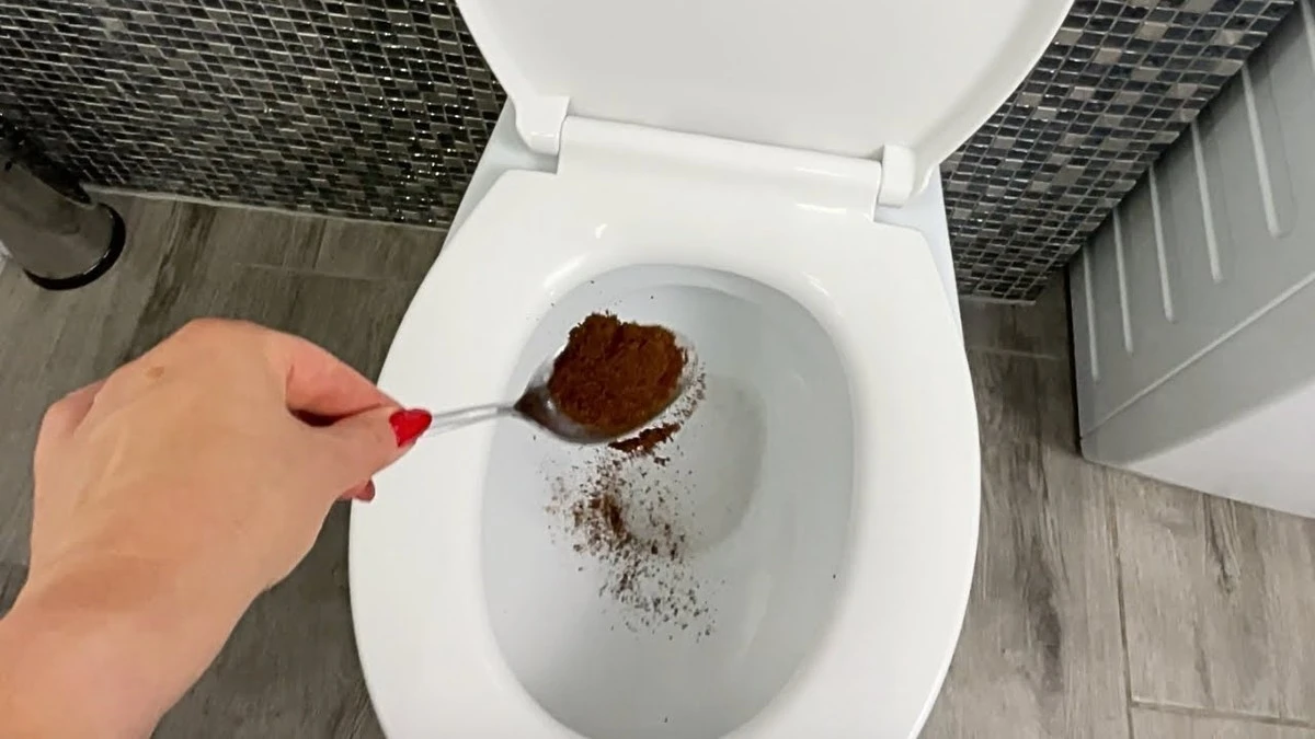 Adiós a los olores en el inodoro: por qué echo una cucharada de poso de café - image 1
