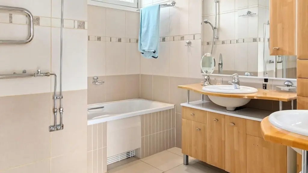 Adiós al plato: por qué tu cuarto de baño necesita una ducha walk-in