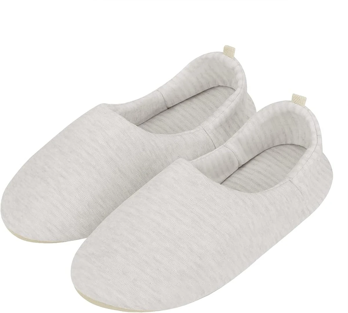 Adiós, chancletas: el calzado que ahora prefieren para caminar por casa sin resbalones - image 1