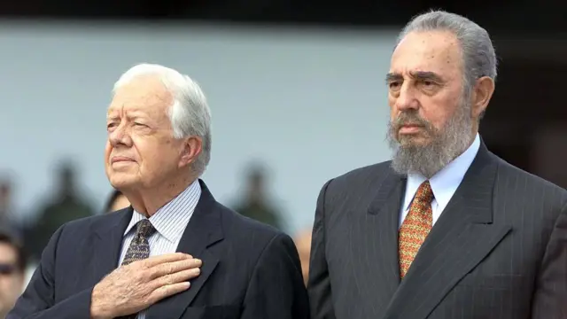 El expresidente estadounidense James Carter junto a Fidel Castro en una visita a Cuba en 1992.