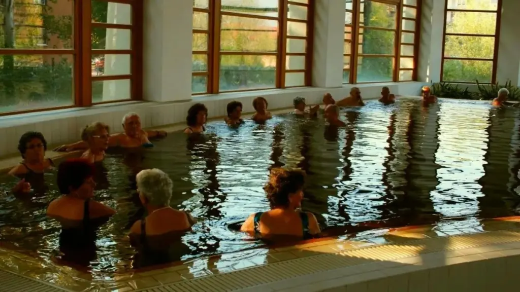 Aguas termales a 35°C: la temperatura neutra que reduce el cortisol según la SEHM
