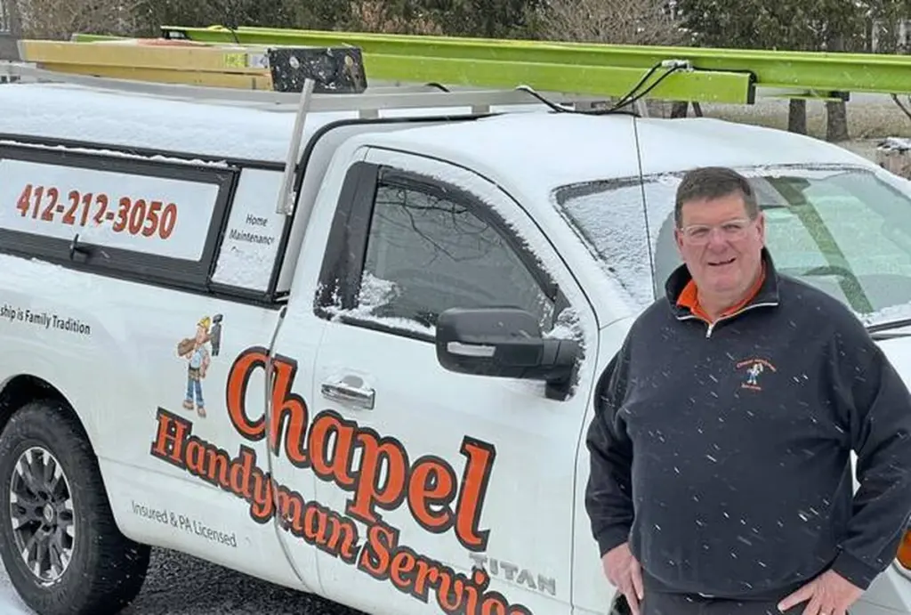 Ahorra 70% reparando con Todd Perschke y Chapel Handyman Services en 2026
