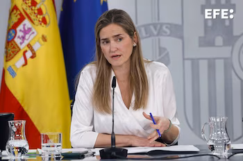 La vicepresidenta tercera y ministra