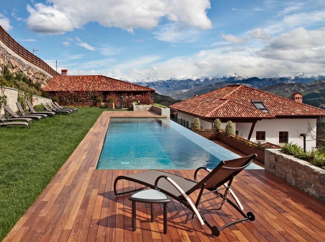 Foto: Un exclusivo hotel enclavado en el Valle del Sueve, en Asturias, donde el lujo se fusiona con el paisaje natural y la esencia del territorio. (Google)