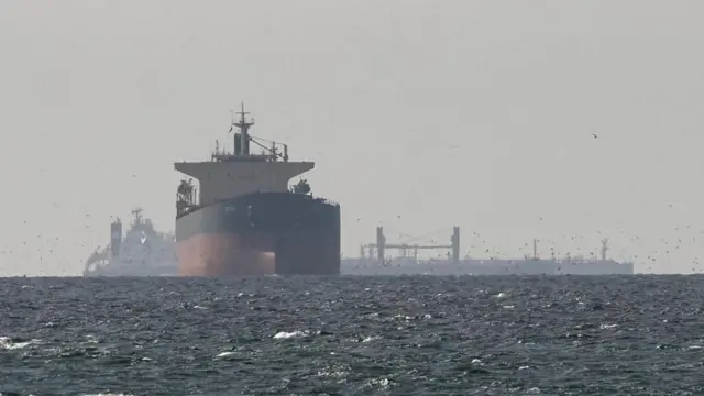 Un barco en el Estrecho de Ormuz