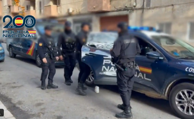 Camptura de un vídeo facilitado por la Policía durante la operación.