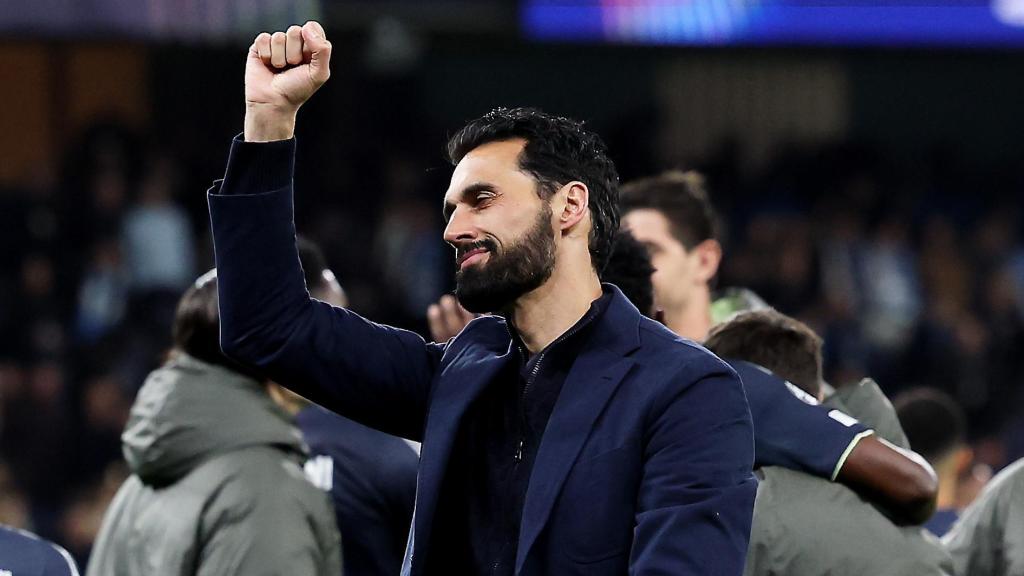 Arbeloa celebrando la victoria del Real Madrid en Mánchester