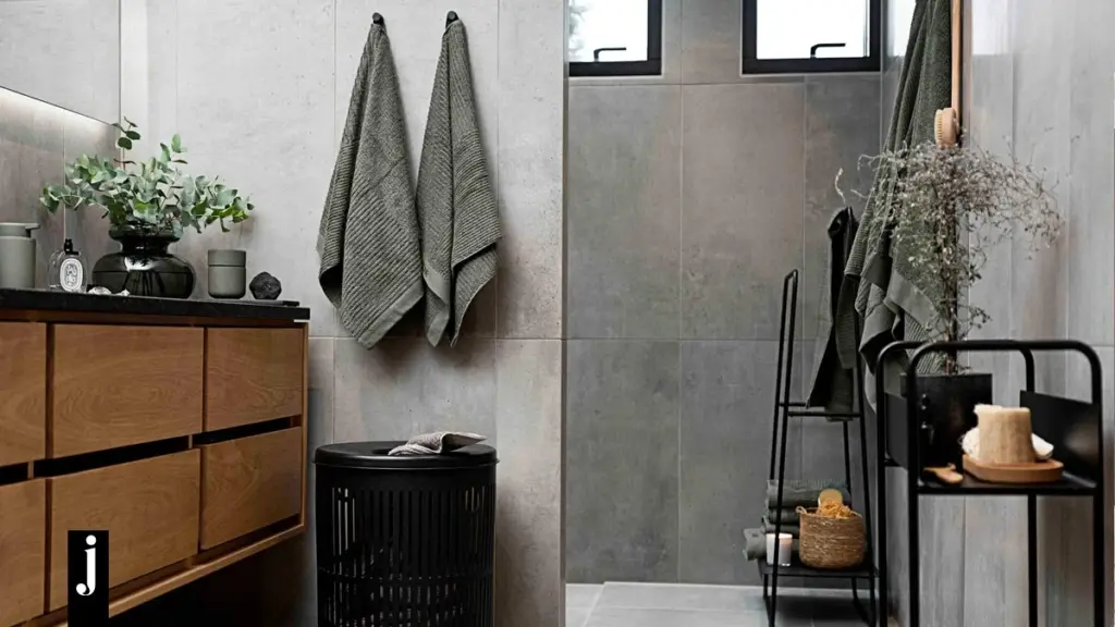 Baño pequeño ordenado: la estantería VESKEN de IKEA de 15€ optimiza huecos de 20cm