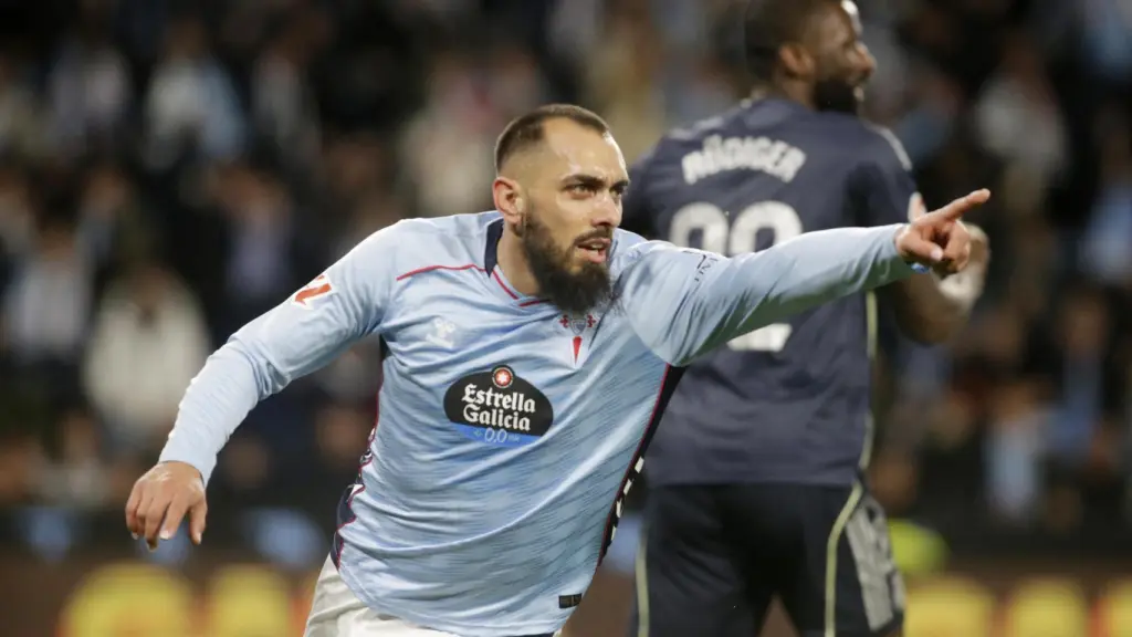 Borja Iglesias celebra el gol del empate ante el Real Madrid.