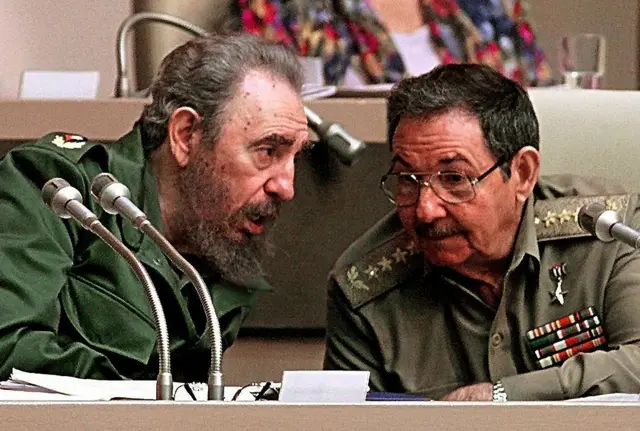 Fidel y Raúl Castro