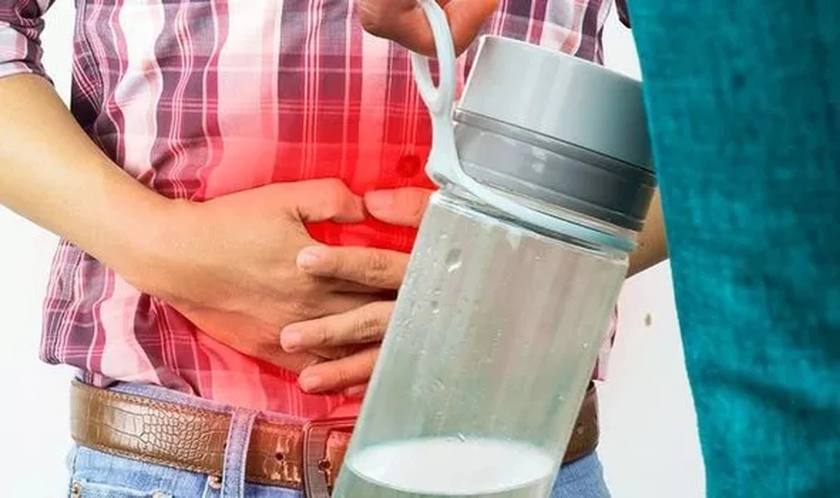 Botella de agua con olor: el método de 2 ingredientes para tu higiene y salud - image 1
