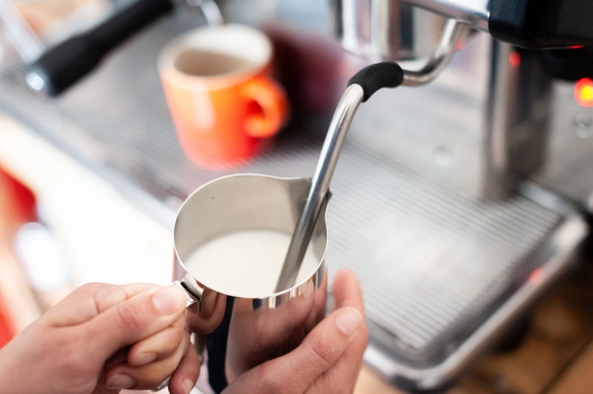 Cafeteras básicas que hoy espuman leche para tu desayuno - image 1