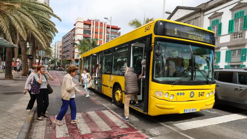 Pasajeros en el autobús. EFE