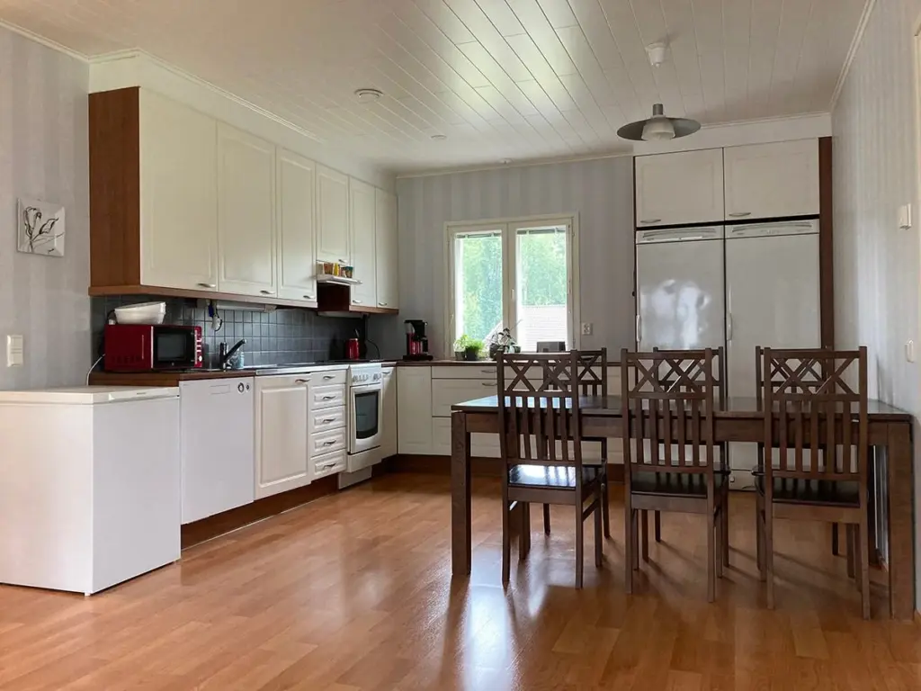 Cocina Puustelli por 250€: el secreto para renovar tu hogar en Tarvasmäki, Hämeenlinna