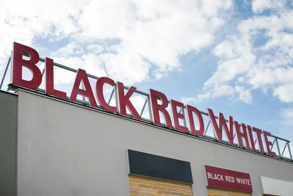 Crisis en Black Red White: por qué cierra su planta de Zamość y qué comprar antes de junio