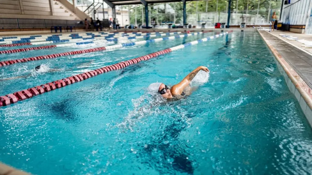 Crisis en Crisnée: el truco para salvar tu abono de piscina este 2026