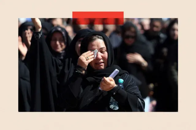Una mujer iraní llorando. 