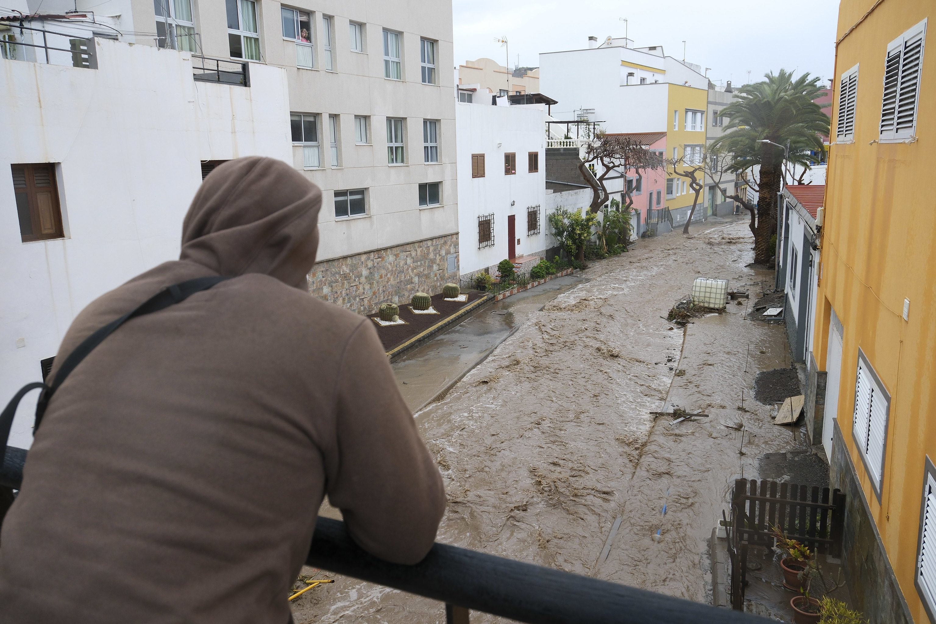 Agua coriendo con fuerza por el barranco de Bañaderos, en Gran Canaria.