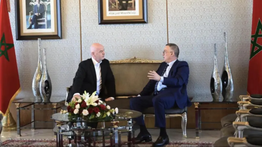 Gianni Infantino, presidente de la FIFA, reunido con Fouzi Lekjaa, presidente de la Federación de Marruecos
