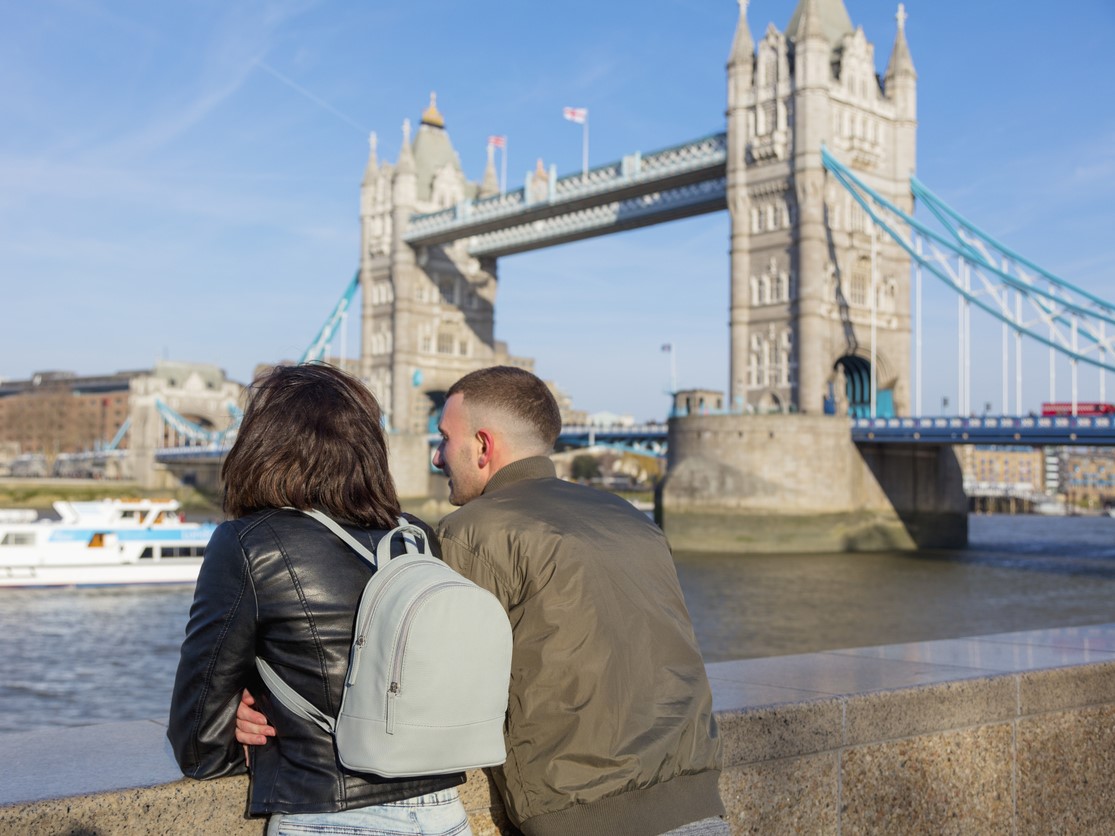 Foto: Una pareja en Londres (iStock)