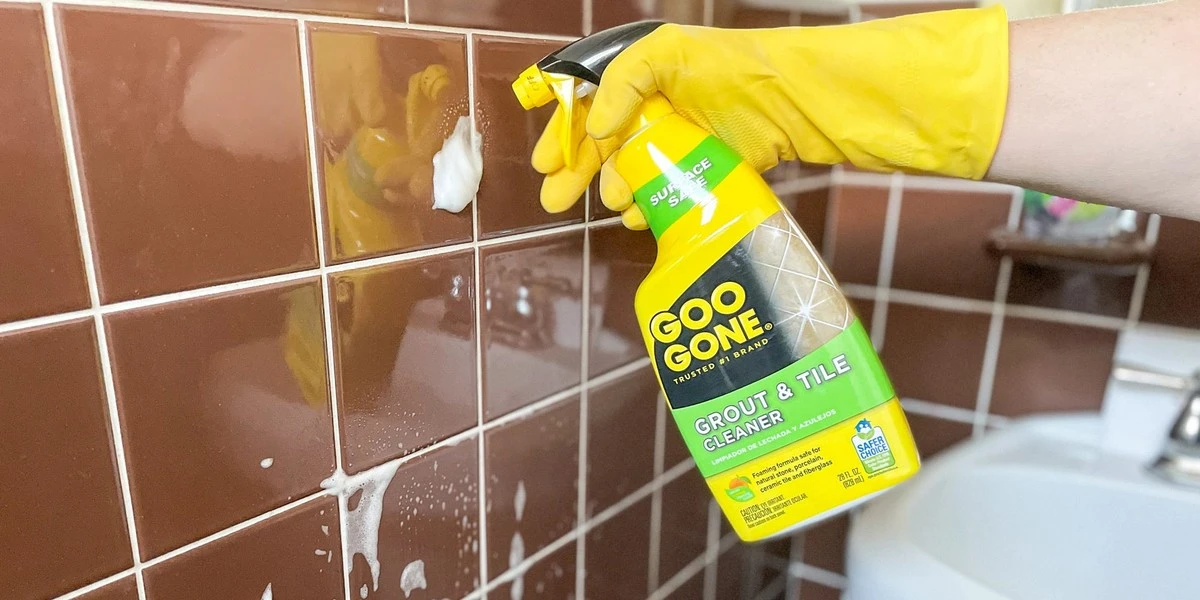 Dile adiós a las juntas de azulejos sucias: el truco infalible sin vinagre ni lejía - image 1