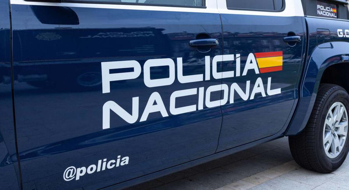 La Policía Nacional pide a los ciudadanos estar alerta ante la nueva estafa que se hace pasar por ellos: "Si te llega este mail, elimínalo"