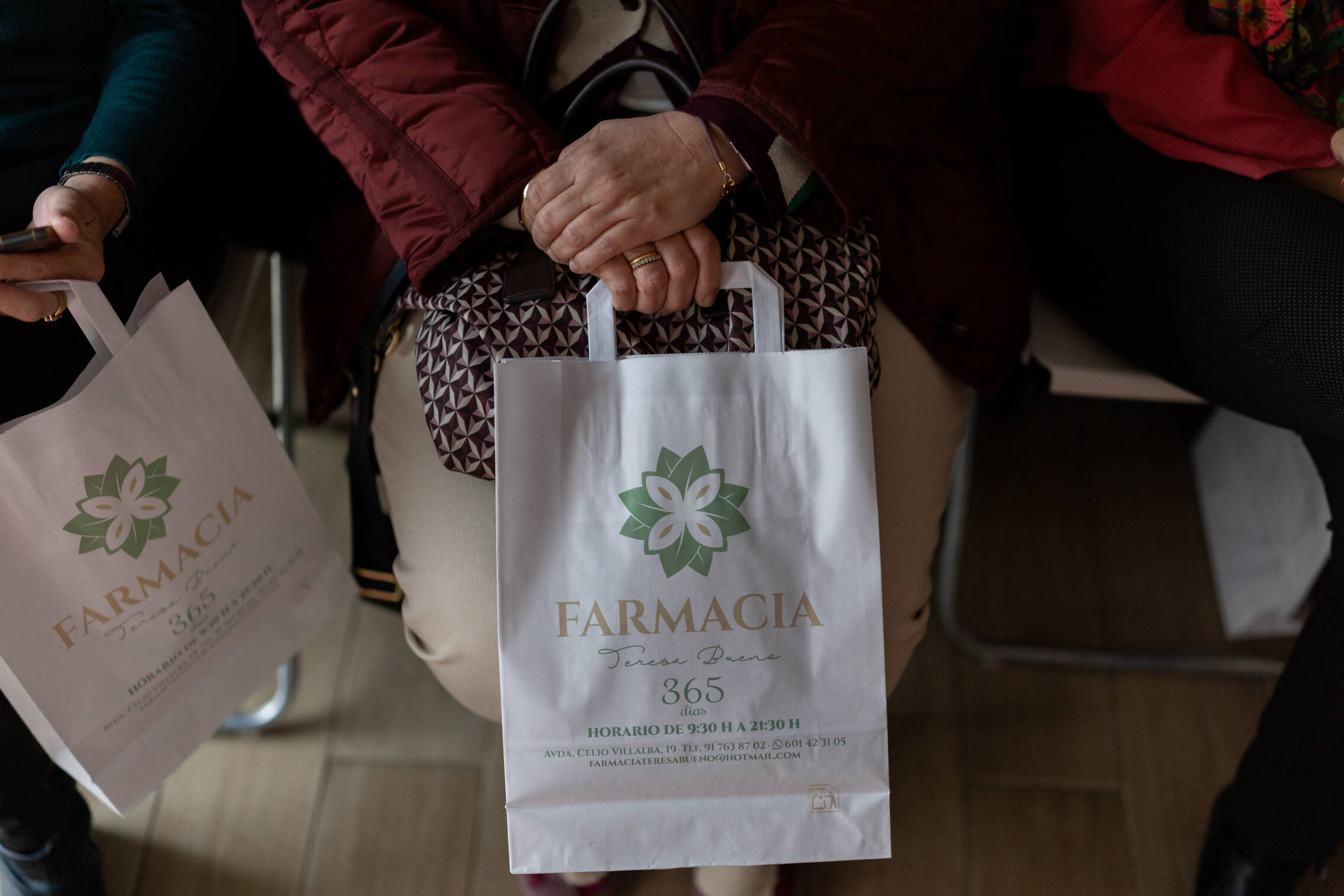 Bolsas que repartieron a las asistentes del club. (A. M. V.)