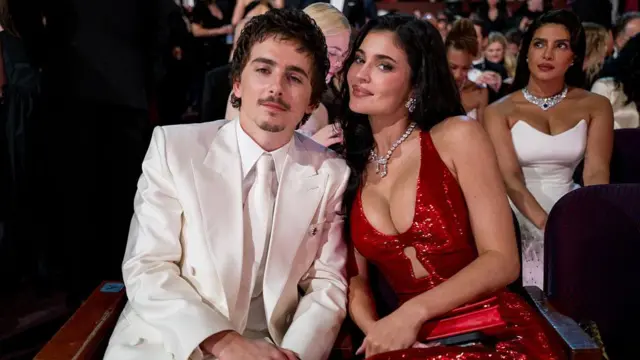 Chalamet con su pareja durante la ceremonia.