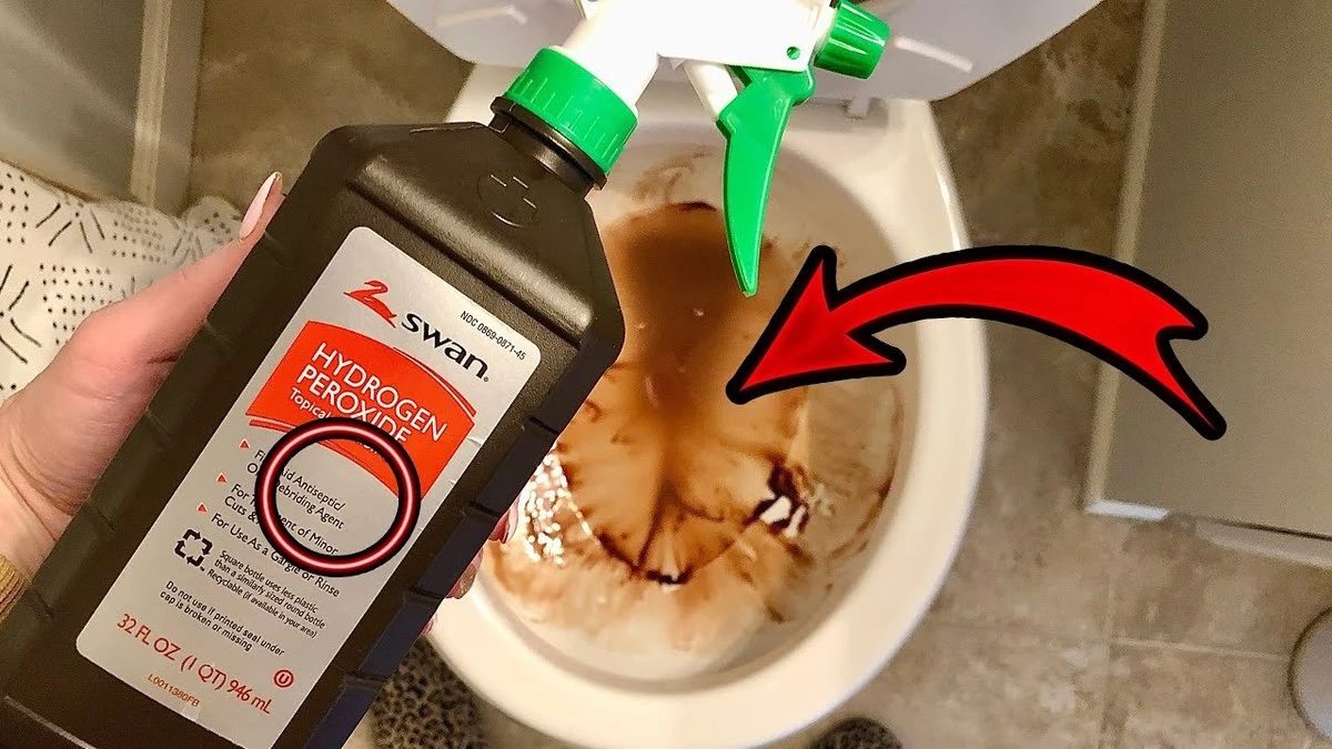 Elimina moho y cal del cuarto de baño con peróxido de hidrógeno al 3% - image 1