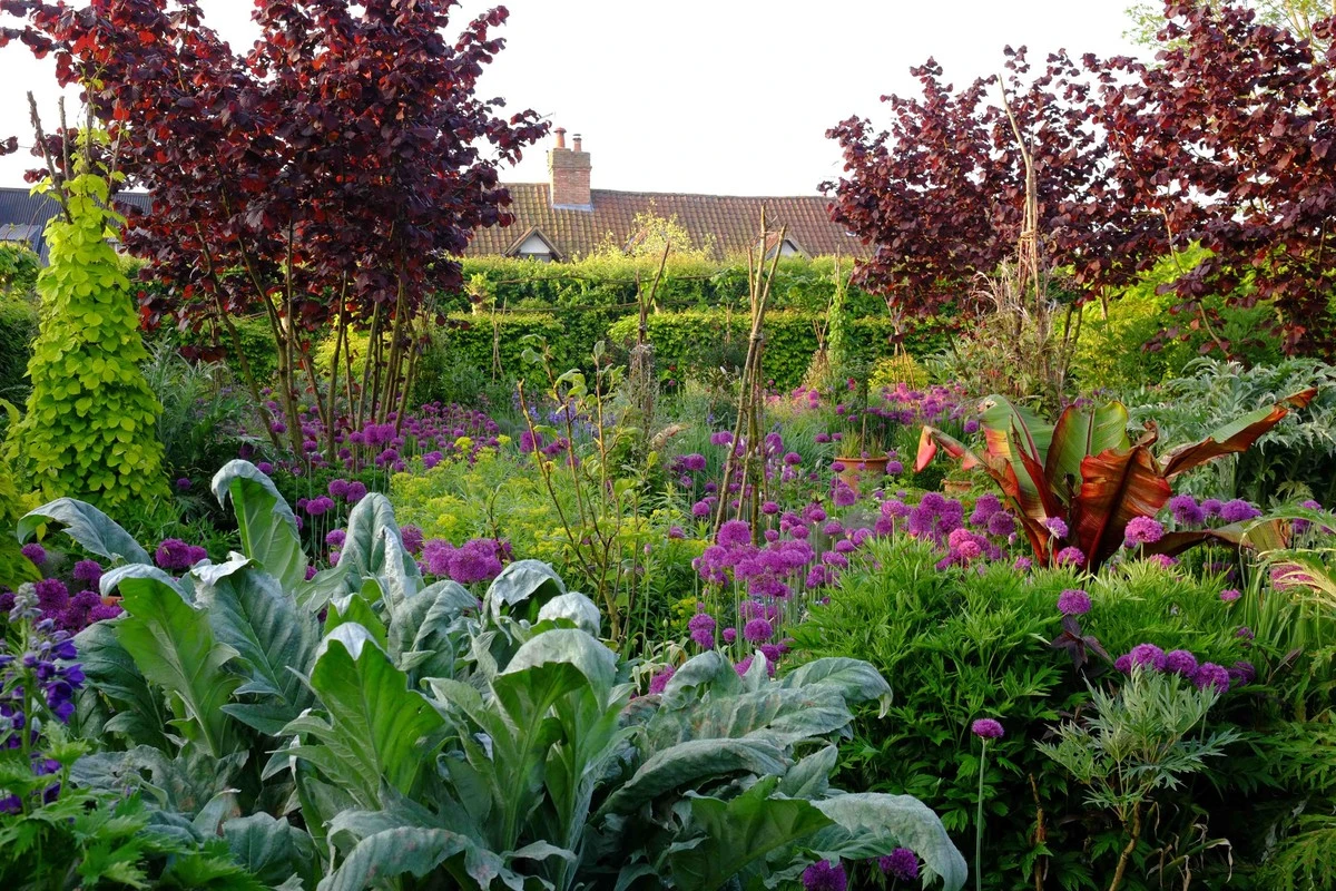 El secreto de Monty Don: un jardín de 1730 para combatir el calor - image 1