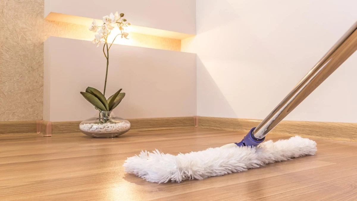 El té negro restaura tu piso de madera: ¡los rasguños blancos desaparecen como por arte de magia! - image 1