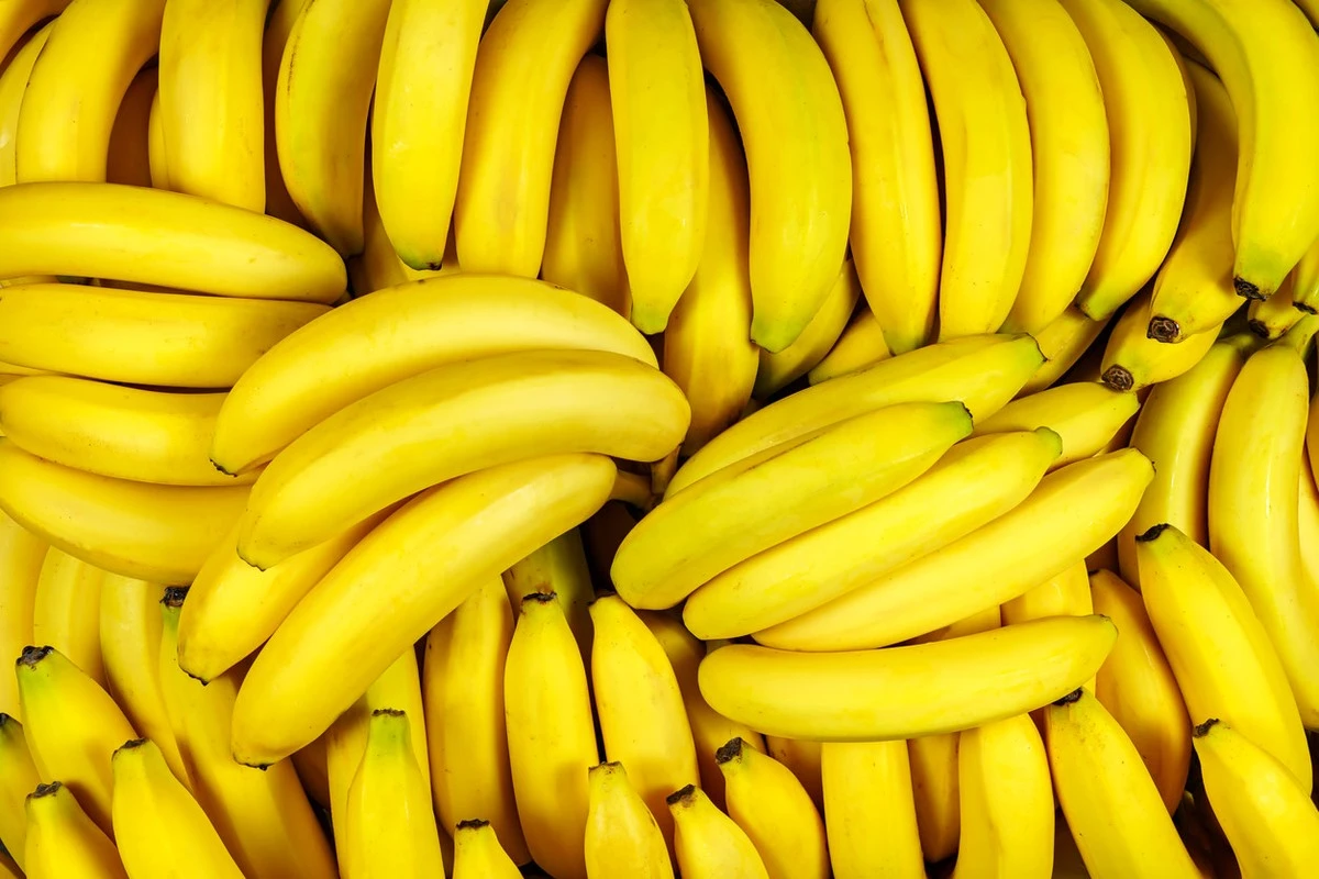 El truco del papel film que prolonga la vida de tus bananas - image 1