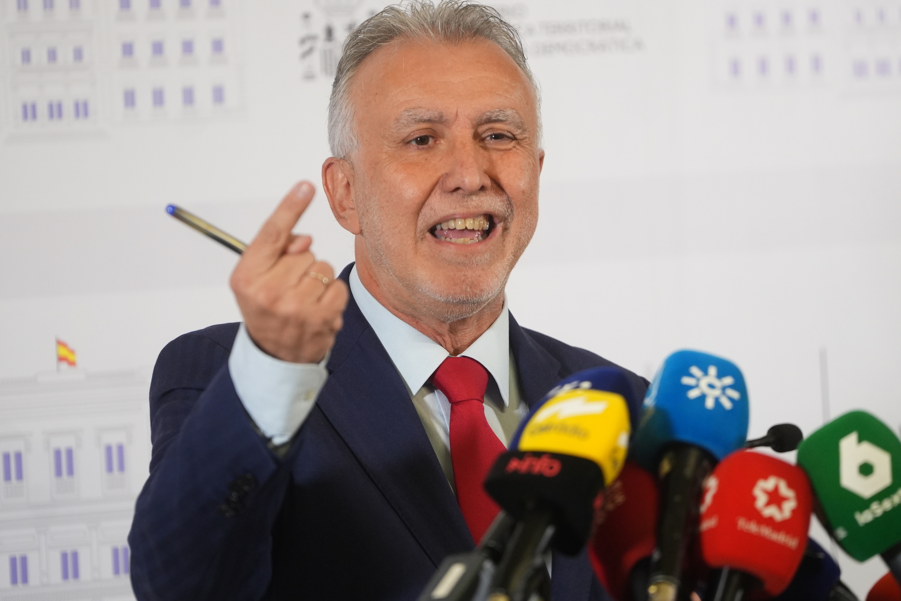 El ministro Ángel Víctor Torres, en una rueda de prensa en 2025.