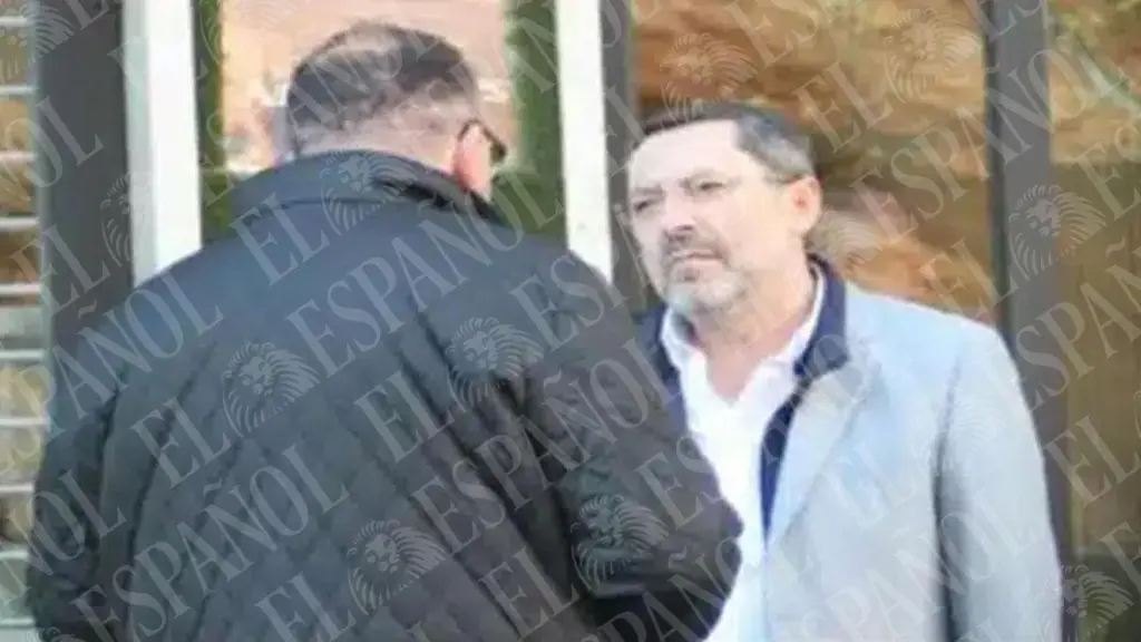 Koldo (de espaldas), reunido con el empresario José Ruz, el 28 de noviembre de 2022 en Madrid.