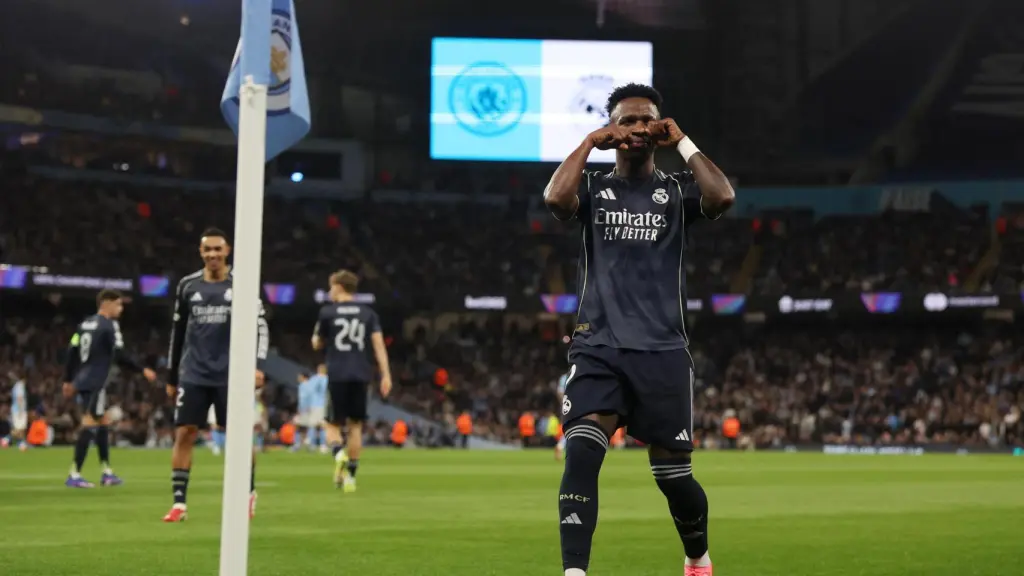 Vinicius celebra el primer gol ante el Manchester City haciendo el gesto de llorar.